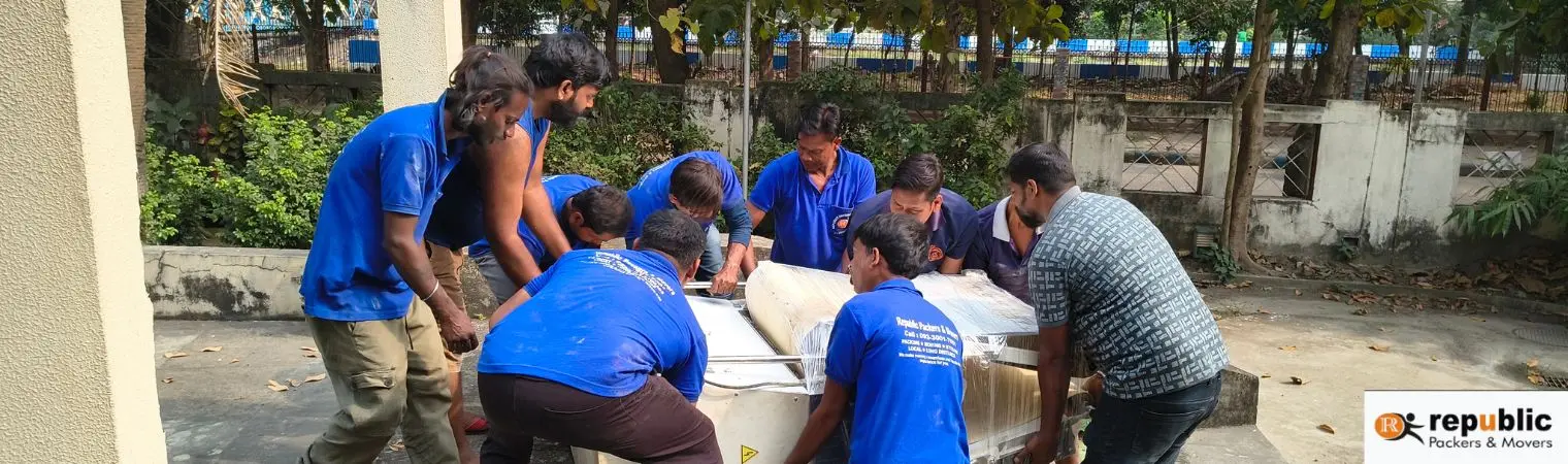 Moving truck for Packers and Movers services